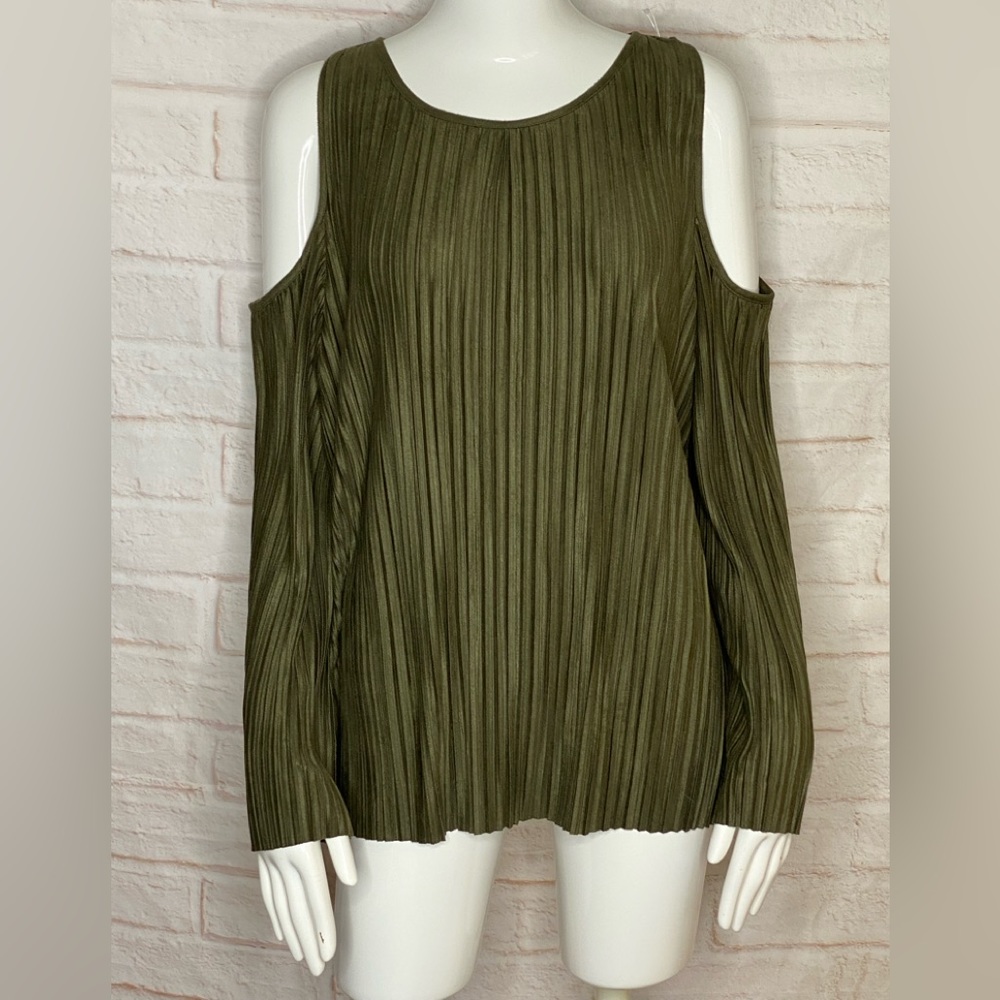 Chico’s Pleated faux suede open shoulders  top size 2
